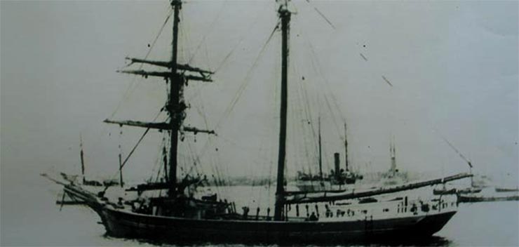 A Mary Celeste-ről fennmaradt egyetlen ismert korabeli fotó, az 1860-as évek végéről